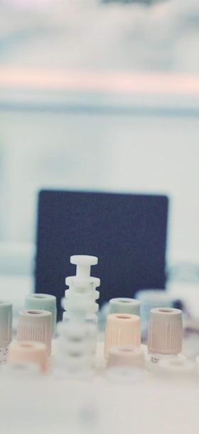Serialisierung und Track & Trace in der Pharmaindustrie: Grundlagen, Systeme und regulatorische Anforderungen