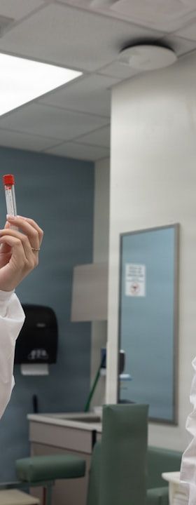 Sprühtrocknung in der Feststoffproduktion: Grundlagen, Prozessführung und pharmazeutische Anwendungen