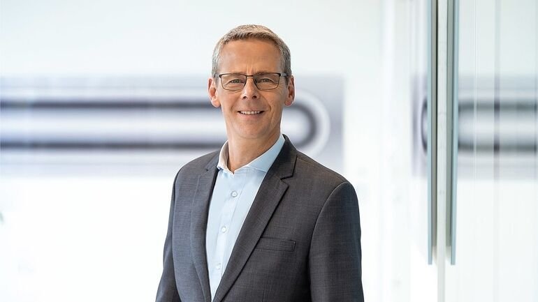 Fette Compacting und CMIC gehen strategische Partnerschaft ein