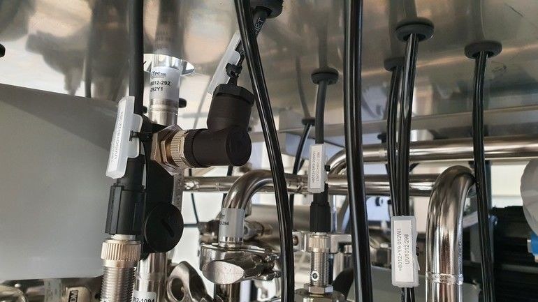 M12-Power-Stecker versorgt Ventile