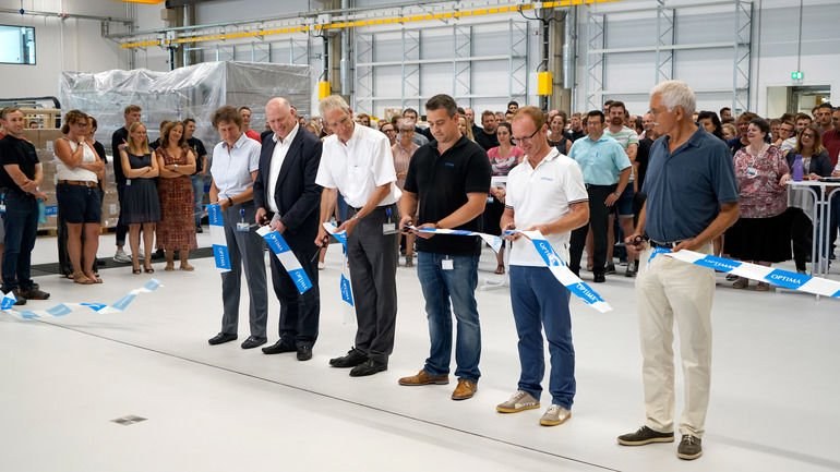 Optima Pharma weiht Montagehalle ein